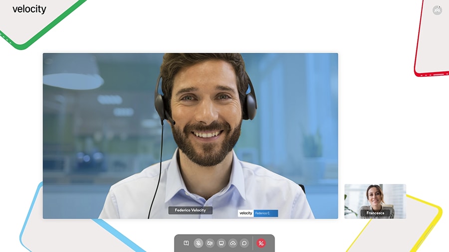 User and consultant are online and the live meeting starts